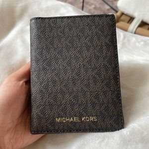 Michael kors passport holder